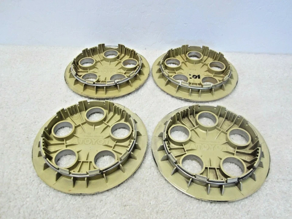 Toyota Celica 1983-1986 OEM rueda tapa central plateada 716234-0010-4 juego #2G-9 Foto 2 de 2