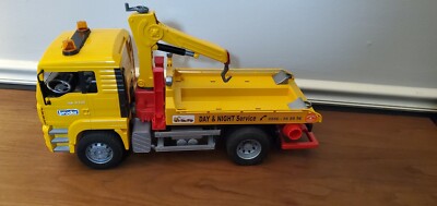 Bruder Tow/Crane Truck