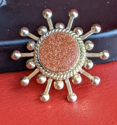 Vintage MCM Gold Tone Starburst Sparkle Sun GoldStone Small Brooch Lapel Pin 