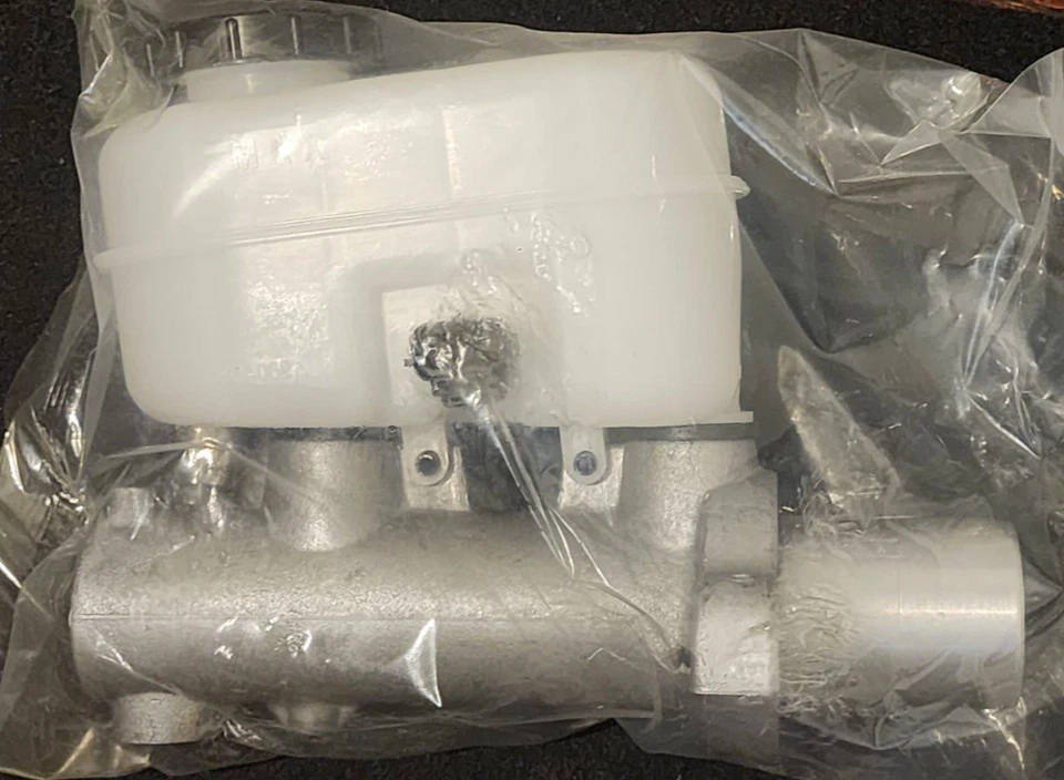 🚗 Главный тормозной цилиндр Dorman M630255 для Ford E‐250/E‐350 Super Duty (99–06) - Изображение 3 из 4