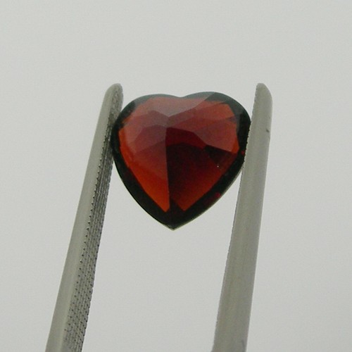 8mm Heart Faceted Natural Dark Red Garnet Loose Gemstone, 2.15 carat - Picture 6 of 9