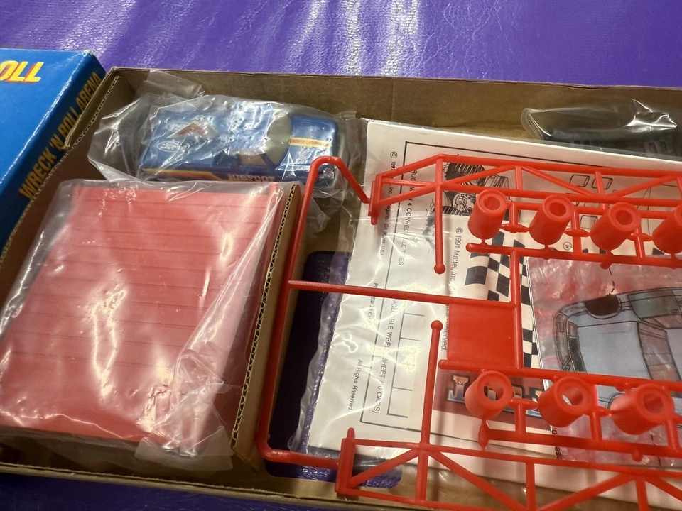 Nuevo De Colección 1991 Hot Wheels Escala 1:64 Bigfoot Champions Wreck 'N Roll Arena Foto 4 de 4