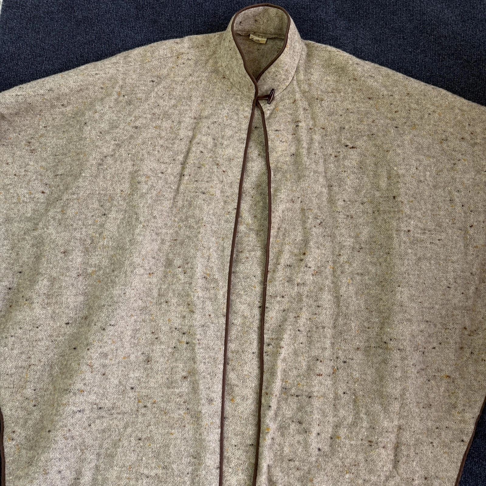 Wool Cape Womens One Size Beige Tweed Toggle Collar Mid Length Poncho Style
Opens in a new window or