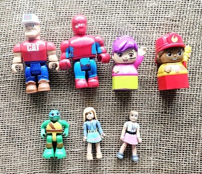Lot Of 7 Mega Blocks Figures Cat Construction, Leonardo, Spiderman..