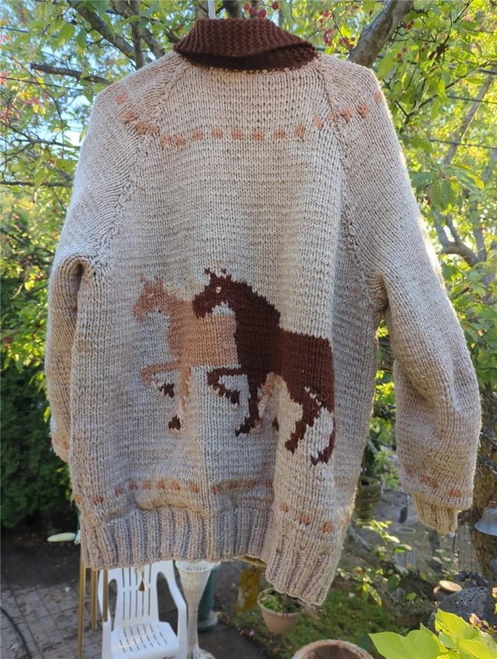 VINTAGE 1950'S HAND KNIT WOOL TAN LINED HORSE SWEATER 54" CHEST METAL ZIPPER - Image 3 of 4