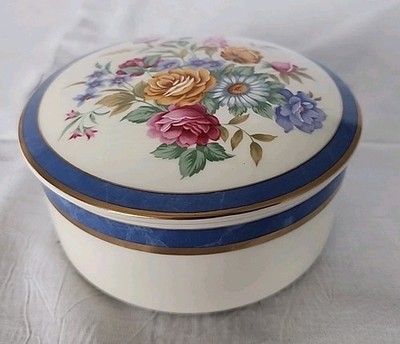 Mikasa Cozette Covered Floral Porcelain Trinket  Box Marked UT085/683 Japan
