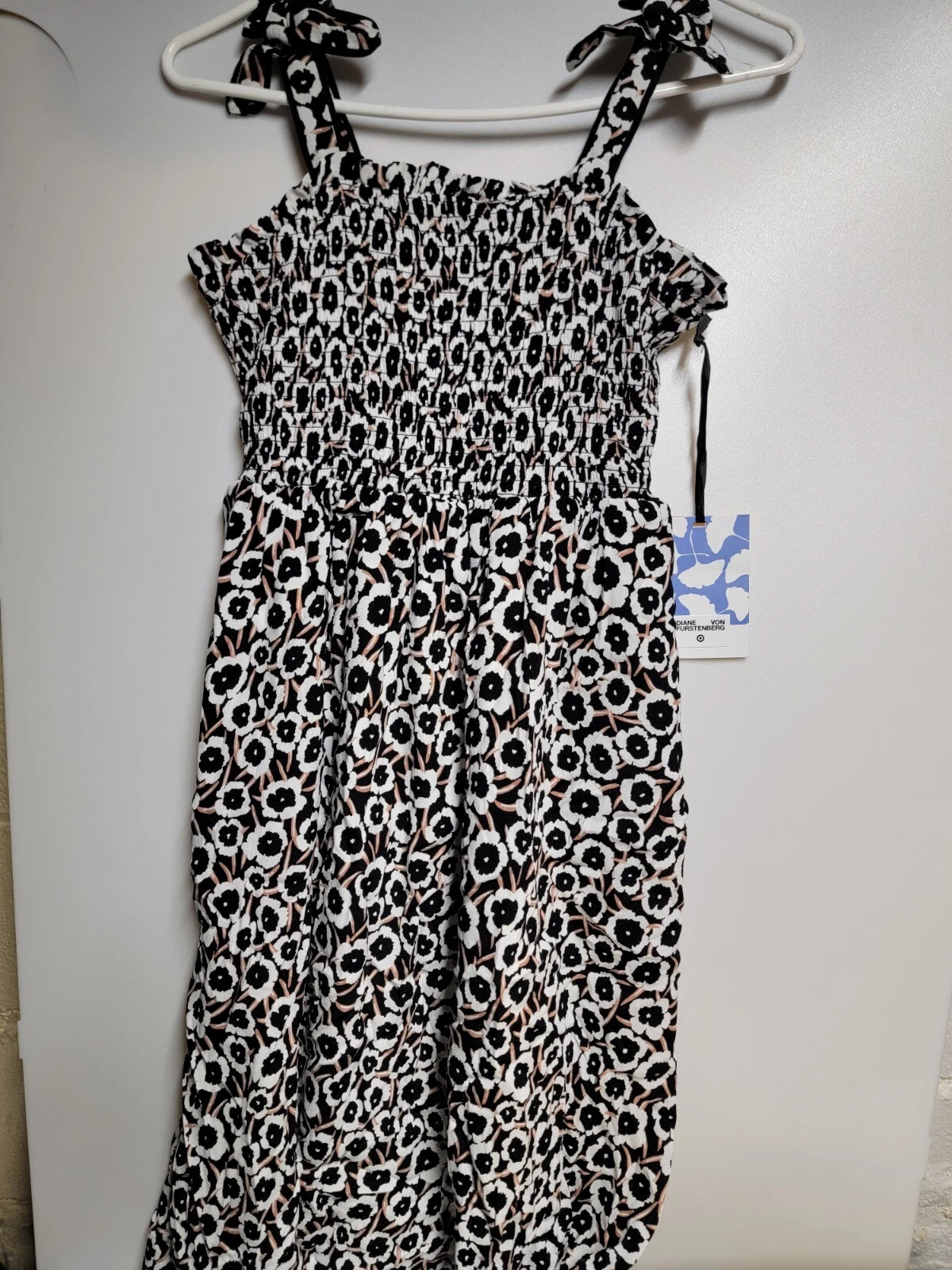 Diane Von Furstenberg Target Girls Dress Size M(8) Black/Tan/White
Opens in a new window or tab