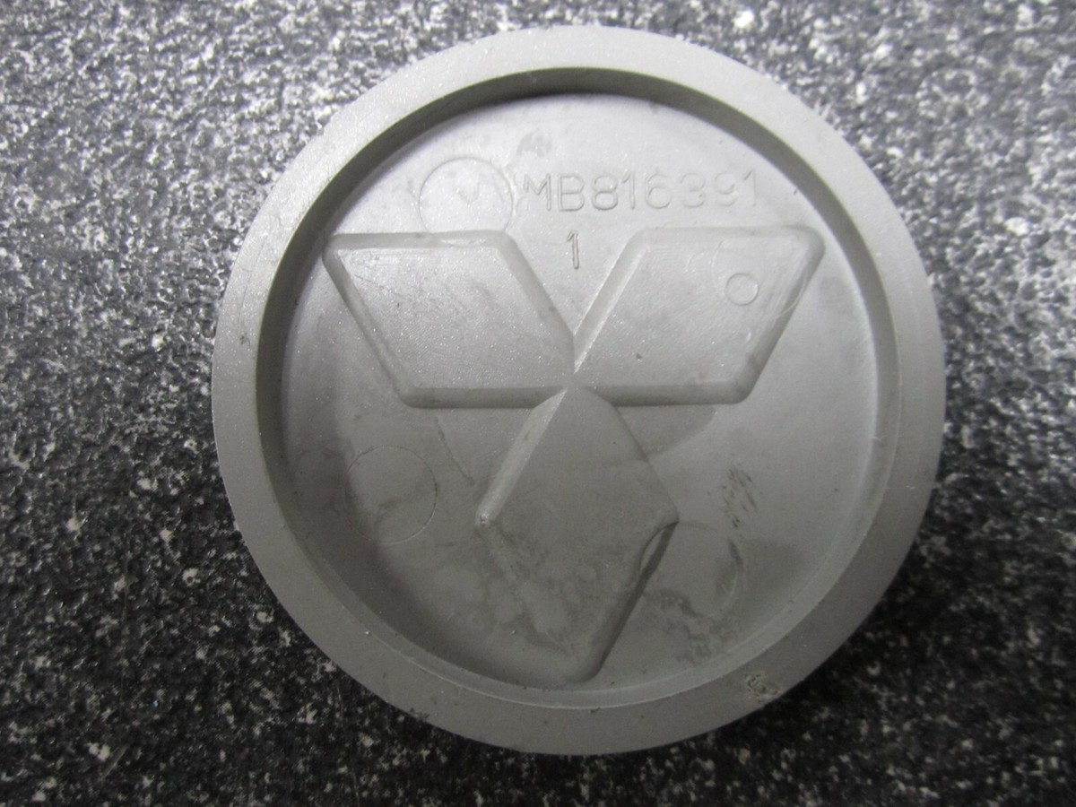 メル58163 One (1)* OEM 1997-2005 Mitsubishi Center Cap & Spring