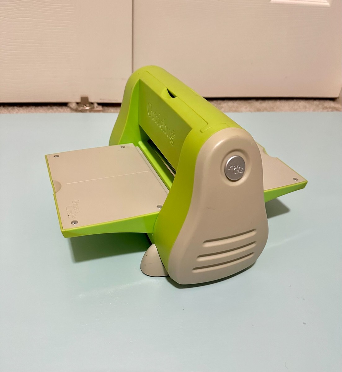 ProvoCraft Cuttlebug die cutter 本体プレート付き ProvoCraft Cuttlebug die cutter 本体プレート付き ProvoCraft