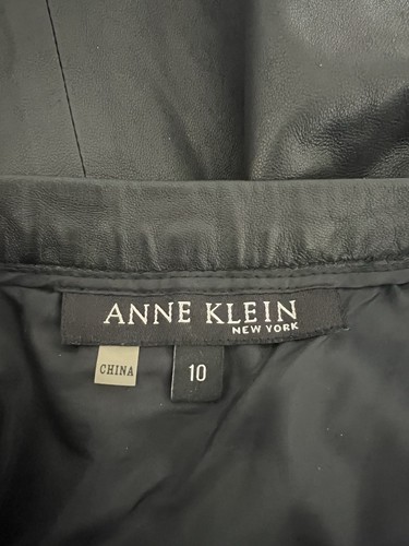Anne Klein Women"s Size 10 Black Leather Straight Skirt with Front Buttons - Picture 6 of 6