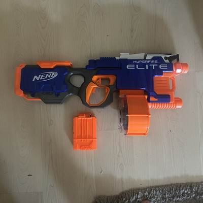 NERF N-Strike Elite HyperFire Dart Blaster mit Trommelmagazin, 2 Magazine