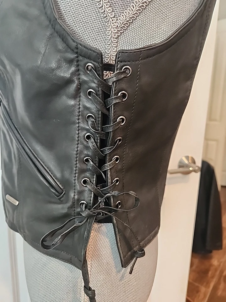 Chaleco Harley Davidson Mujer Negro Piel de Cordero Bordado Alas Talla 2W 4-6 De Colección Foto 3 de 4