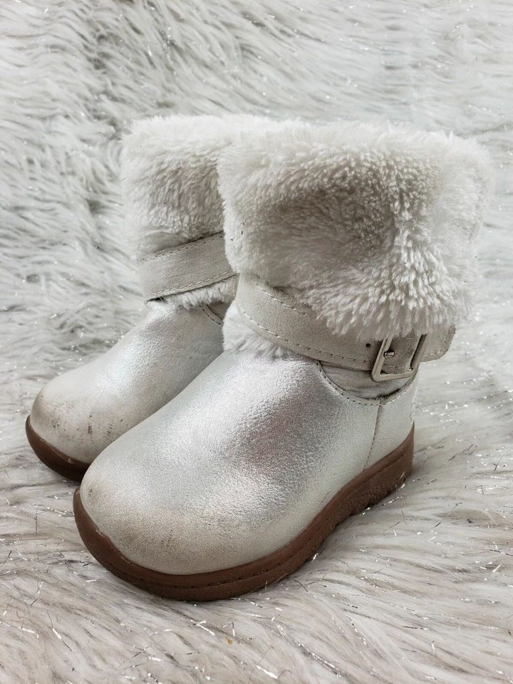 Botas de invierno OSH KOSH B'GOSH para niñas pequeñas talla 5 perlas Foto 3 de 4