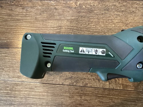 Greenlee ES32ML 10.8V Micro Cable Cutting Tool, 1.5T W/ charger & 2 batteries - Picture 10 of 13