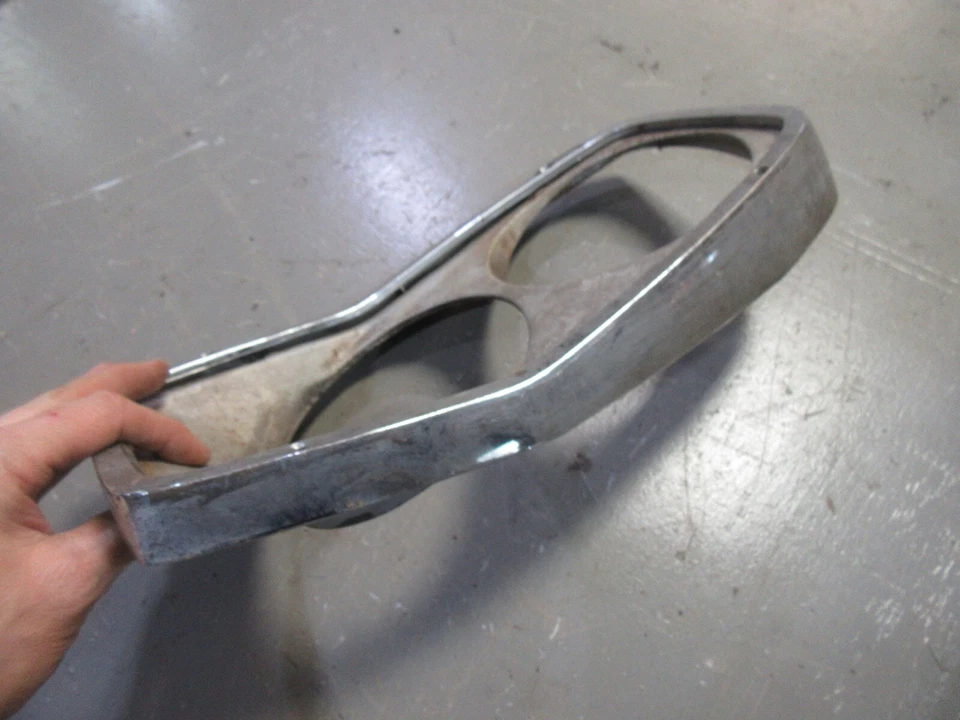 Ford Galaxie 500 1965 guardabarros delantero lado del conductor embellecedor de faros bisel cromado Foto 2 de 4