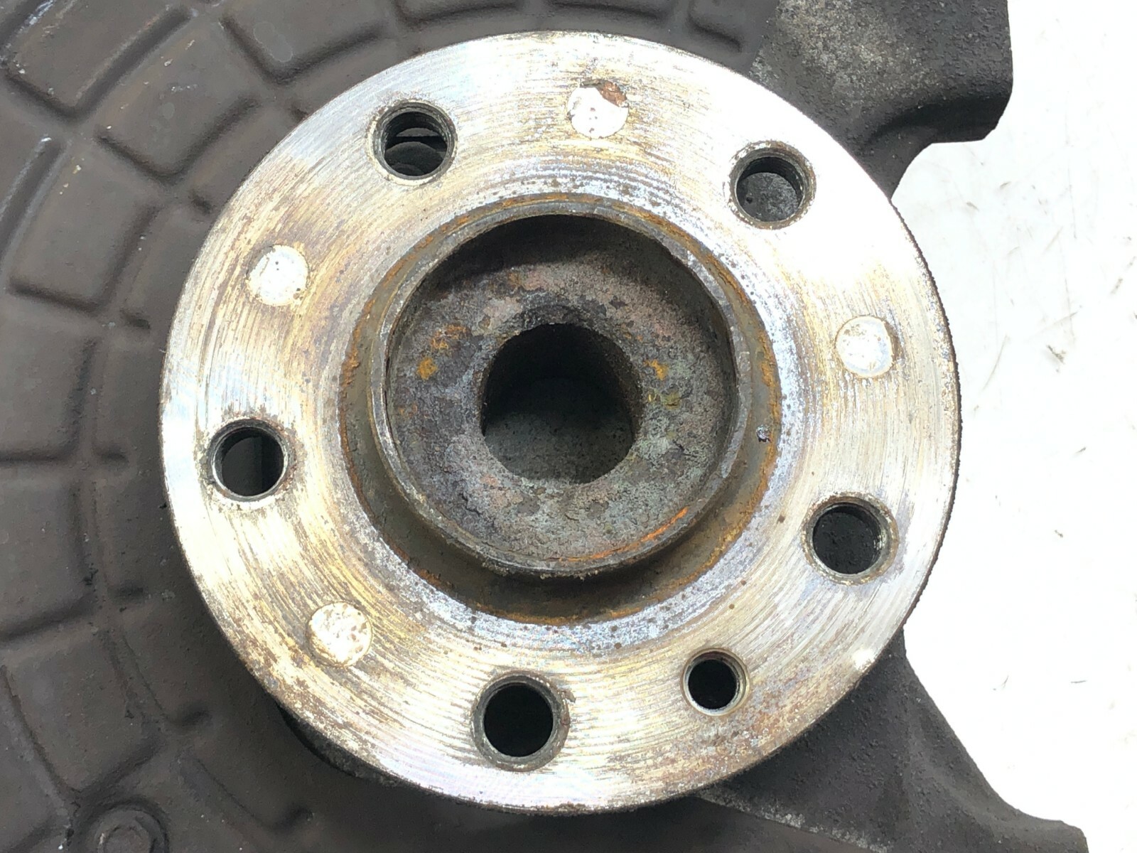 2014-2020 MASERATI QUATTROPORTE RIGHT PASSENGER FRONT SPINDLE KNUCKLE HUB OEM.