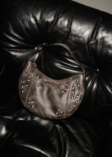Stud leather bag ,MANGO, moda española. Bolsos de mujer. Bolso de mano piel. - Picture 2 of 5