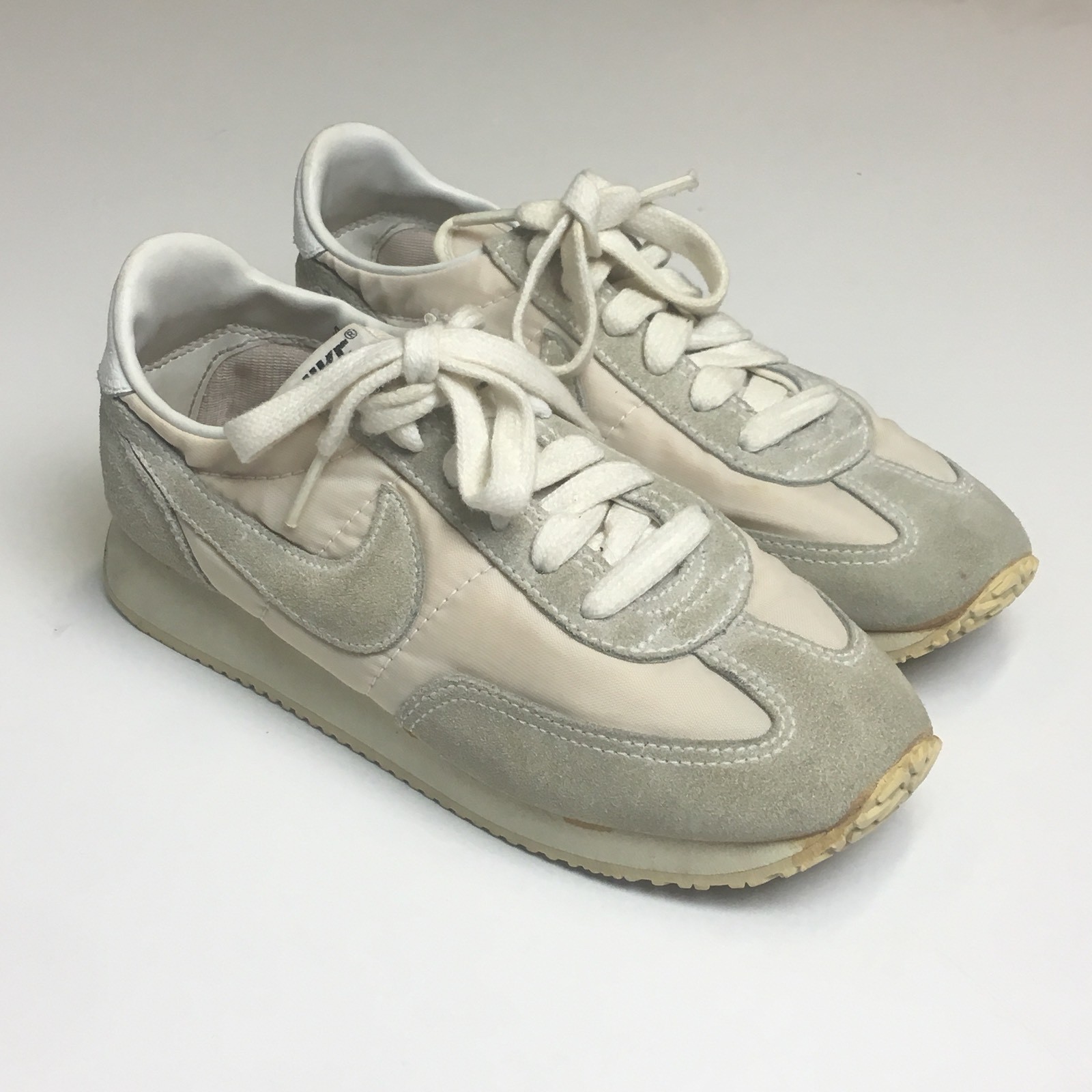 NIKE Vintage 1983 Sneakers Sz 5.5 Womens Athletic Sneakers White Nylon Suede NIKE Vintage 1983 Sneakers Sz 5.5 Womens Athletic Sneakers White Nylon Suede