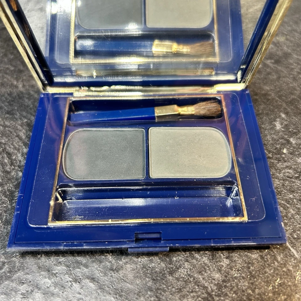 Sombra de ojos Alexandra de Markoff Outlasting Duet Nilo verde y ciprés Foto 2 de 4