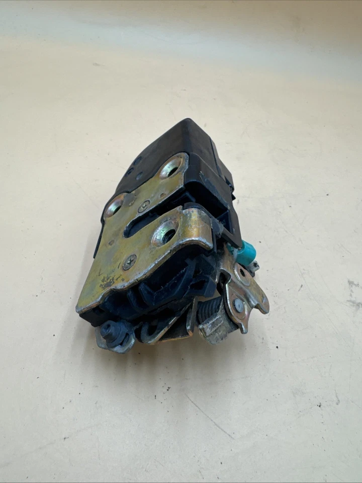 Dodge Charger Drivers LH 2007 actuador de pestillo de puerta delantera usado B204-10 Foto 3 de 4