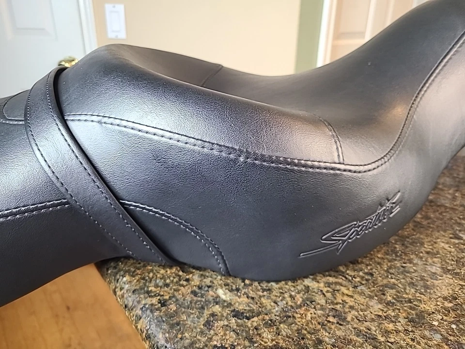 Assento Harley-Davidson Sportster 2004-2022 1200 883 GG fabricante de equipamento original decolagem 2-up - Imagem 3 de 4