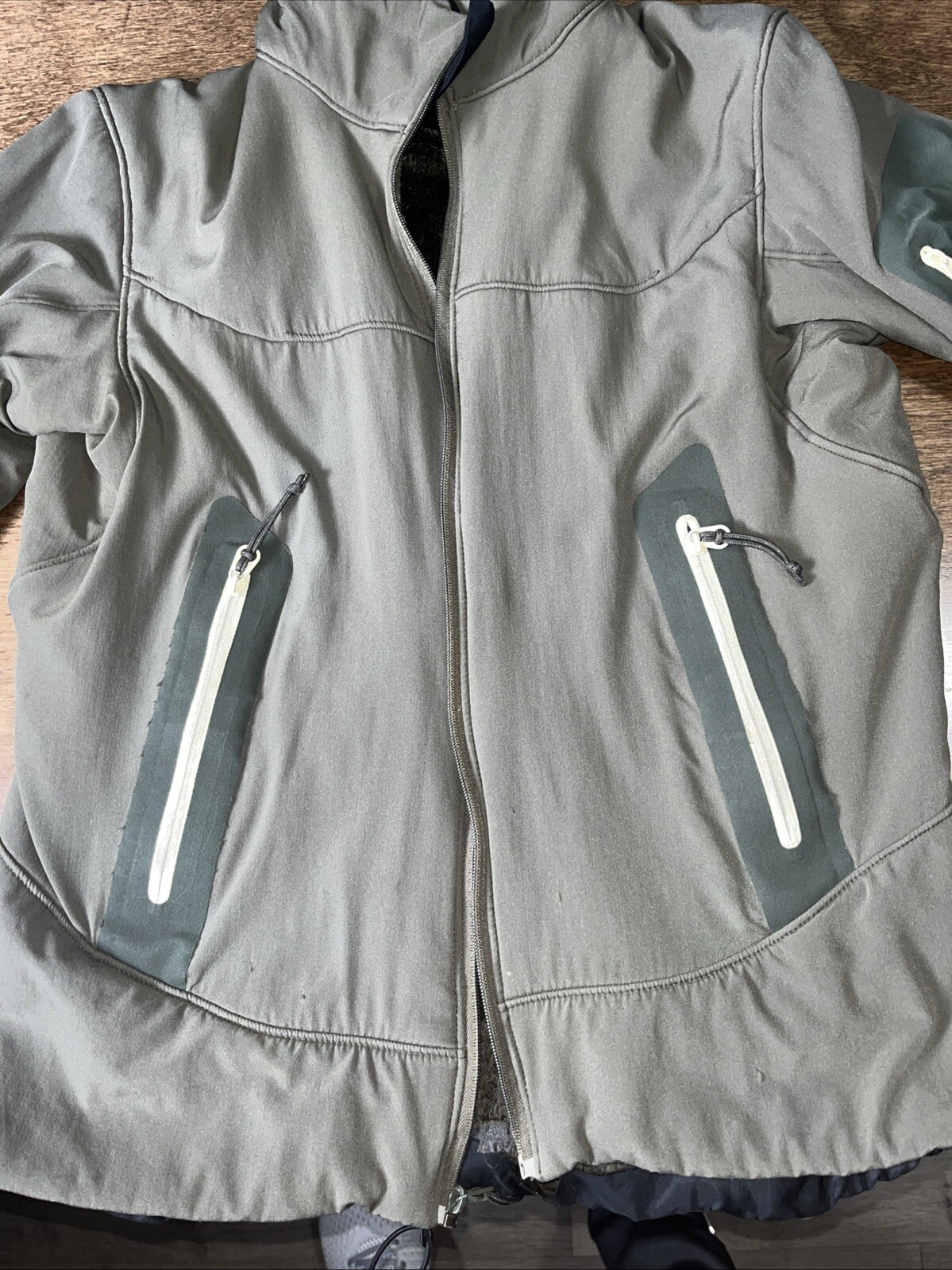 ARC'TERYX Giacca con cappuccio foderata in pile ARCTERYX POLARTEC SOFT SHELL piccola leggi