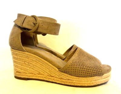 Beautiful! Women's Beige Unisa 