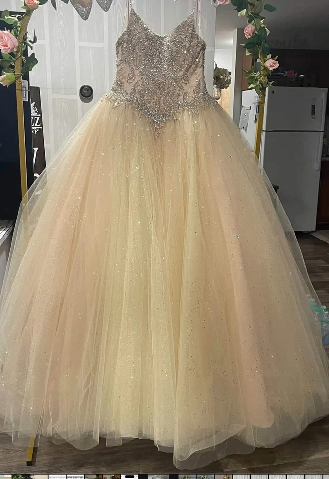 Vestido quinceañera color champán Foto 2 de 4