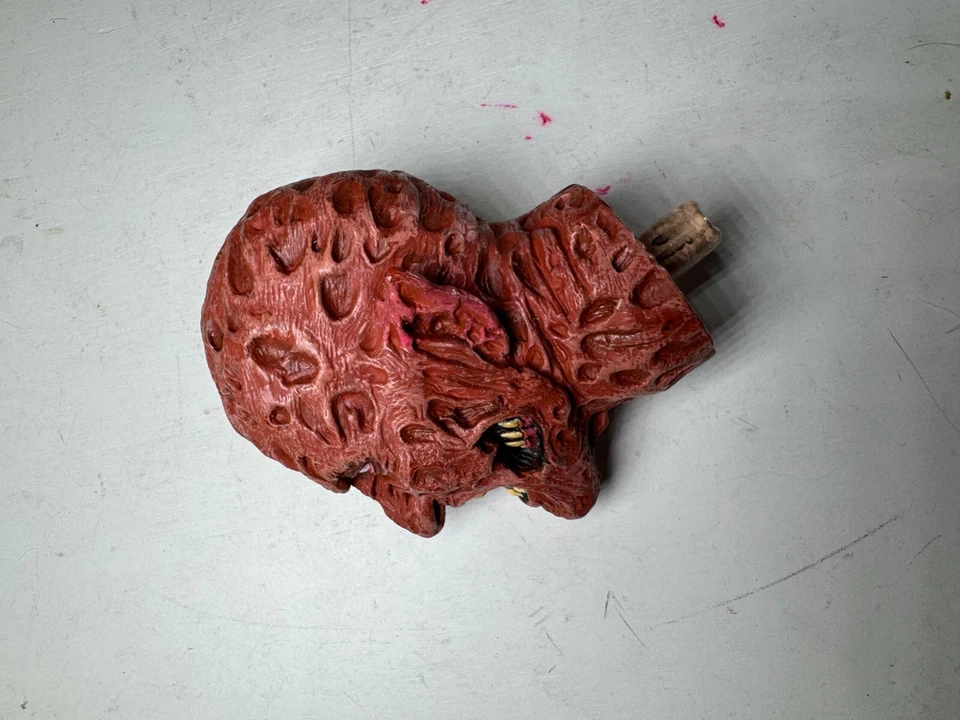 Carrete NECA Toys Pesadilla en Elm Street 2004 Freddy Krueger 18" cabeza repuesto  Foto 2 de 4