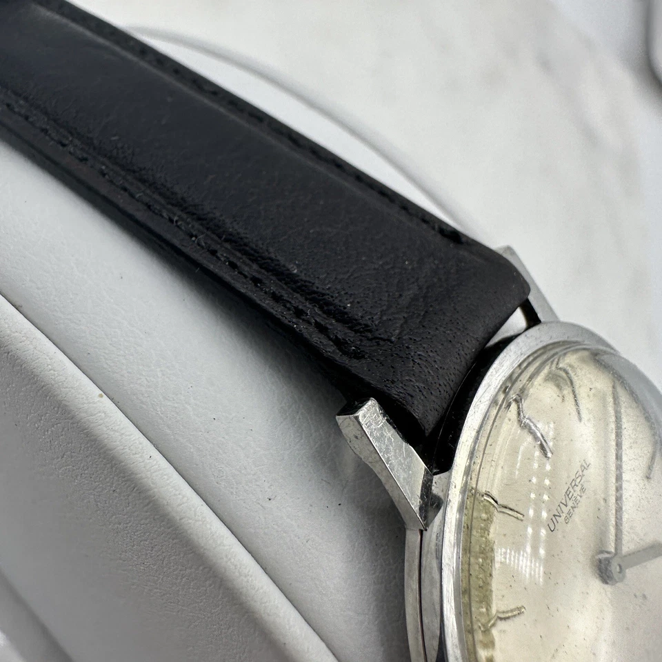 Vintage Universal Geneve Ultra Delgado, Tono Plateado, Cuero Negro, Funcionando, Pátina Foto 4 de 4
