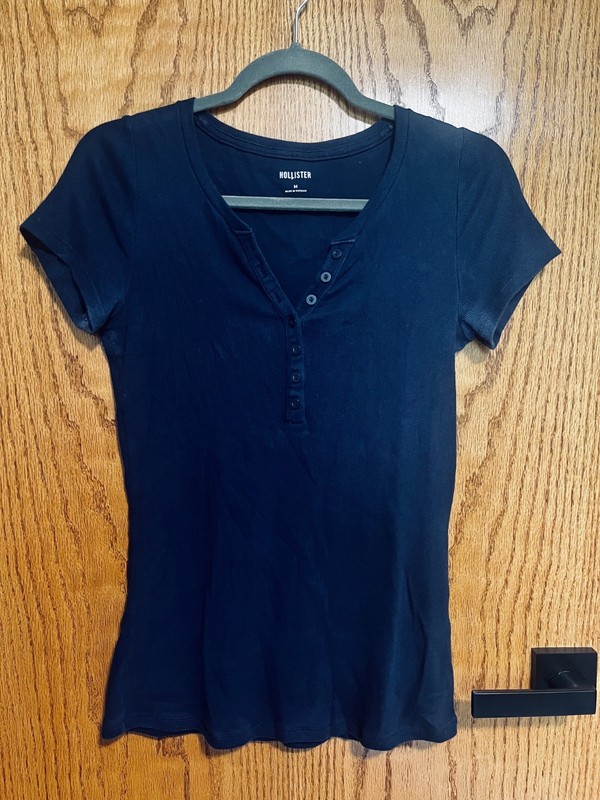 Hollister Women's Medium Short-Sleeve Henley Top Navy