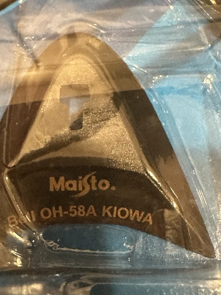 Литая копия вертолета Bell OH-58A Kiowa со стойкой Maisto Kid Connection - Изображение 3 из 4