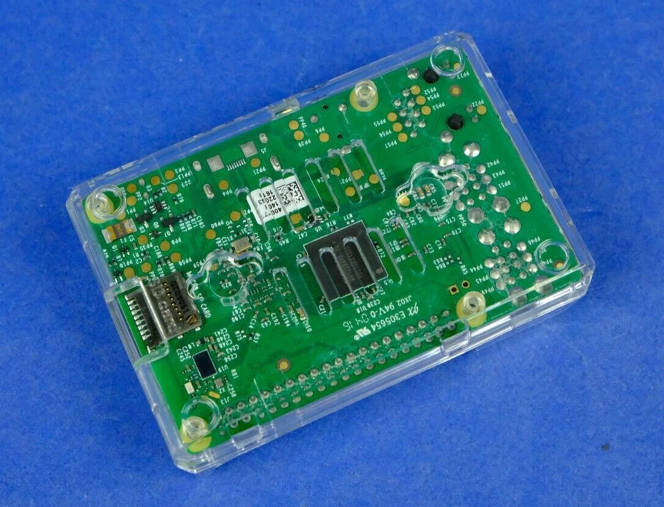 Raspberry Pi 3 Model B v1.2 with 32GB Micro SD Card - Image 2 of 4
