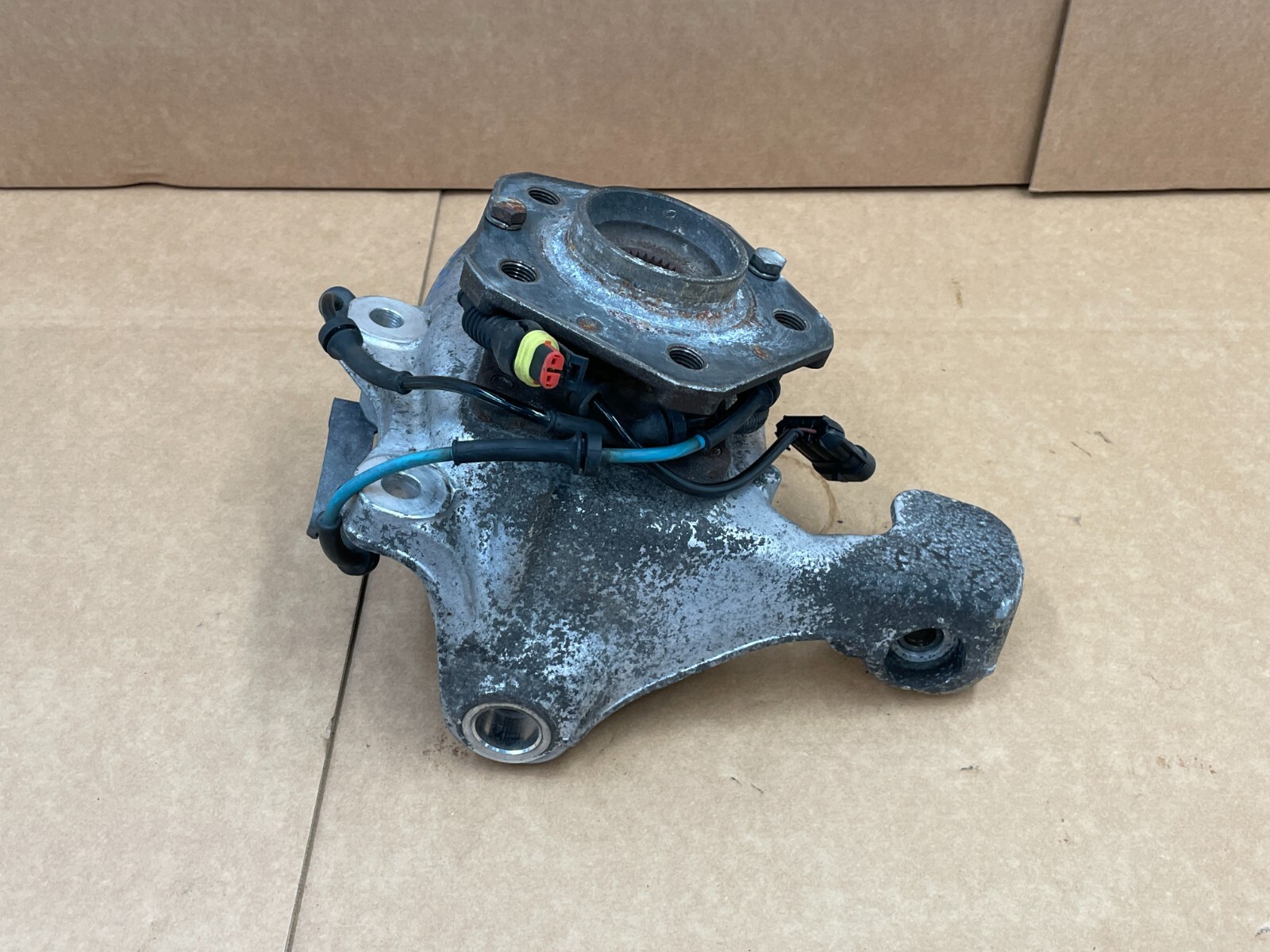 13 14 Maserati Granturismo M145 Front Left Spindle Knuckle Hub RWD 1458 OEM