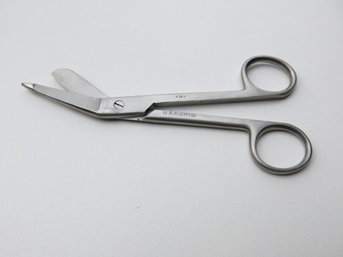 Ciseaux à Pansements 15 Cm - Bout Rond (spitz-nase) - Parfaits Pour Trousse De Secours Ou Usage Médical