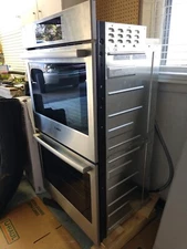 Bosch 800 Series HBL8651UC 30 in. Electric Wall Oven Stainless Steel - Silver