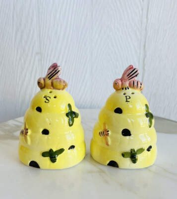 Vintage Enesco Honey Beehive Salt And Pepper Shakers Set