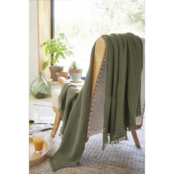 Plaid à franges 130x160 cm en gaze de coton Gaïa couleur vert romarin