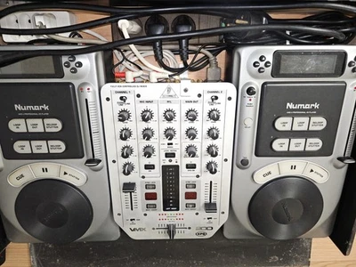 Table de mixage Behringer VMX-200 XPO et Numark DJ Console audio professionnelle - Photo 1/4
