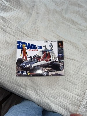 FunDimensions SPACE:1999 THE ALIEN  MODEL KIT