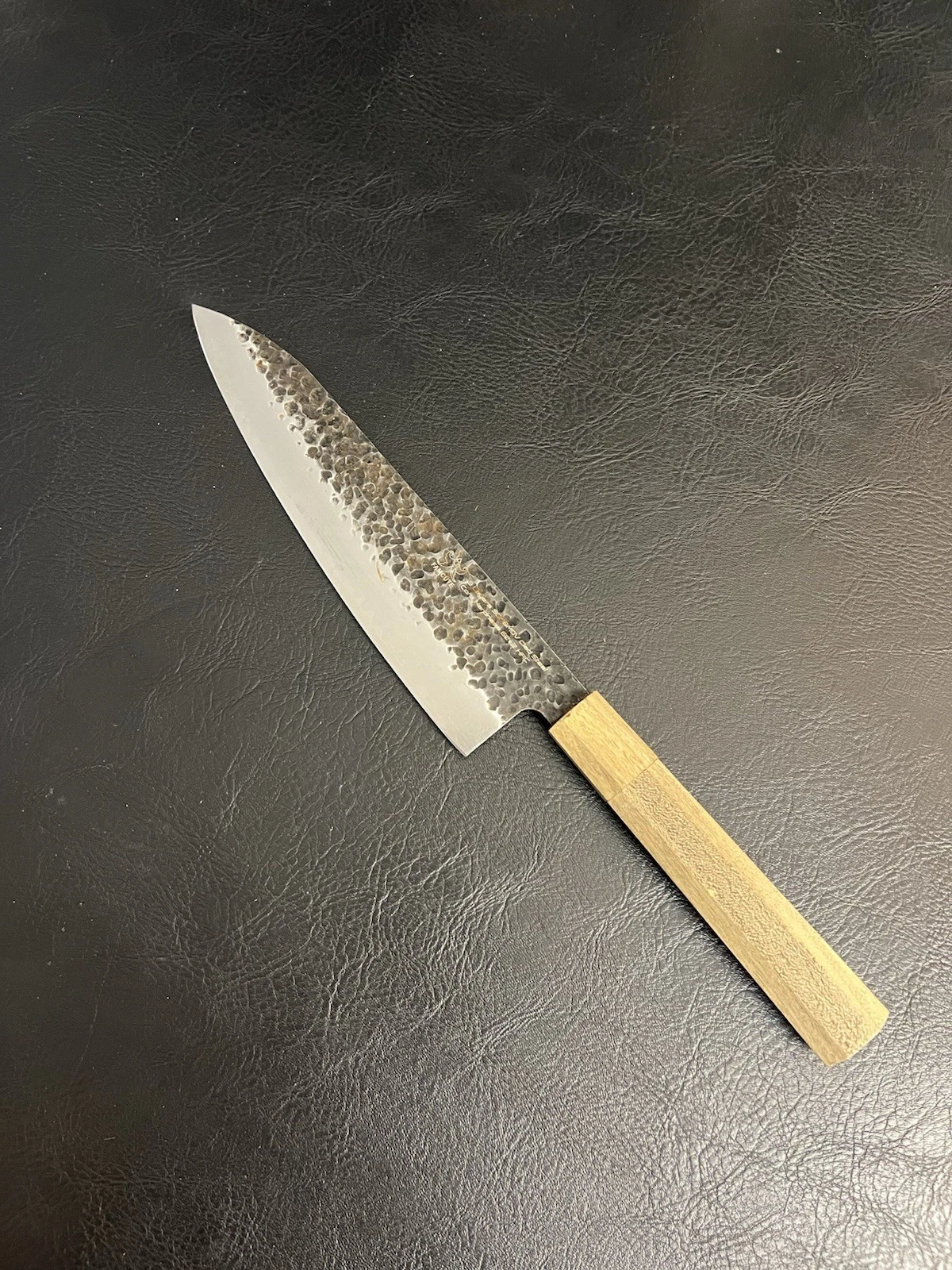 FAMCUTE Chef Knife 3 Layers 9Cr18MOV Clad Carbon Steel Hammer Blade Wood Handle
Opens in a new windo