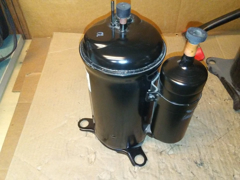 Compresor rotativo Carrier ECF12012AA 12.000 BTU AC/HP; 220-240/50/1 (183616) Foto 4 de 4