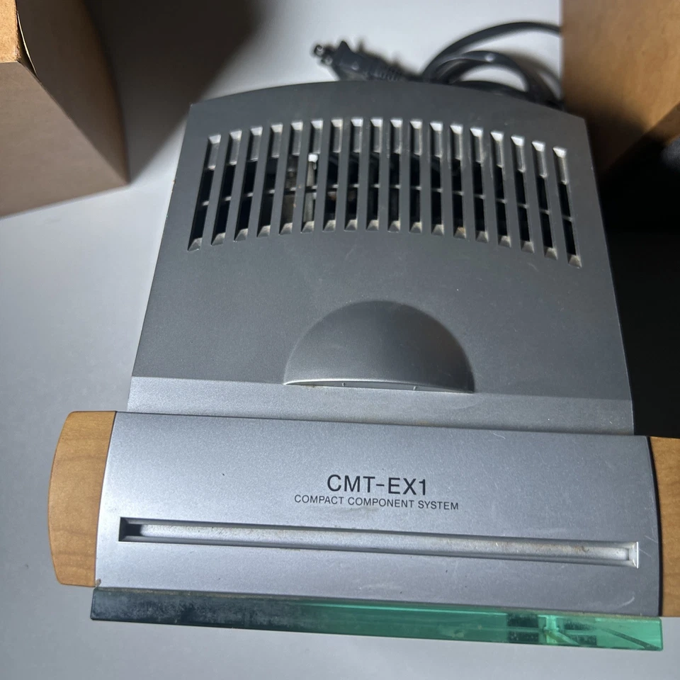 SONY CMT-EX1 CD Player AM/FM Combo With Speakers / For Parts Or repair - Image 3 of 4