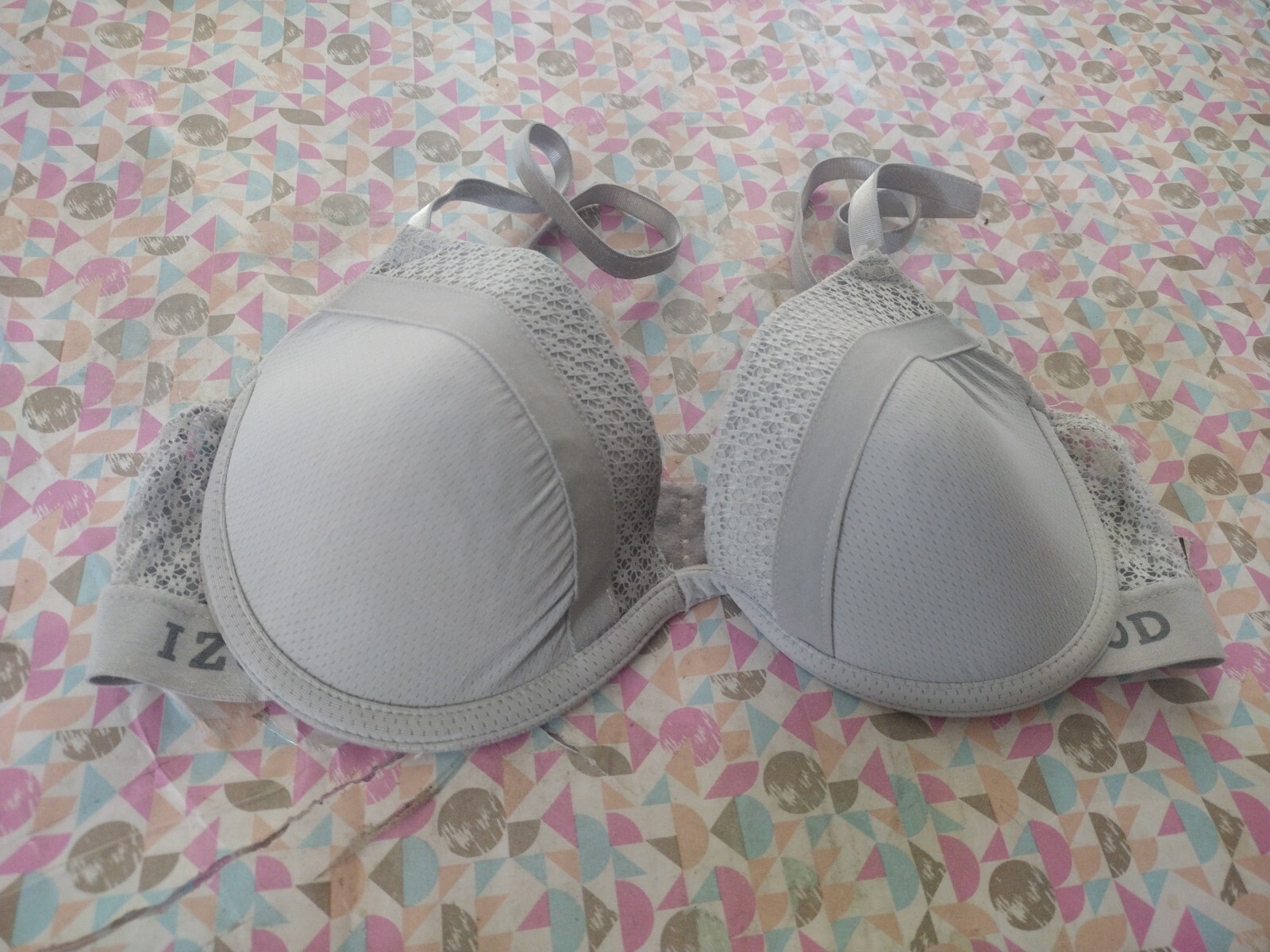 Women's Bra Izod Brand Size 34B Underwire.