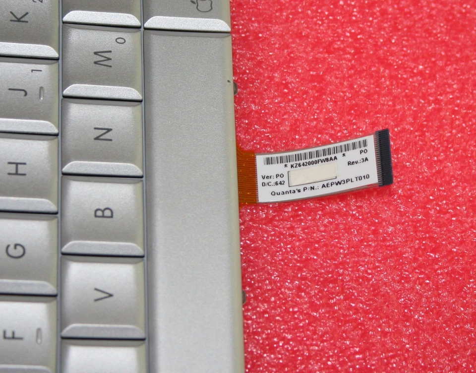 New OEM Apple MacBook Pro 15" A1150 A1211 A1226 Portuguese Keyboard AEPW3PLT010 - Image 3 of 3
