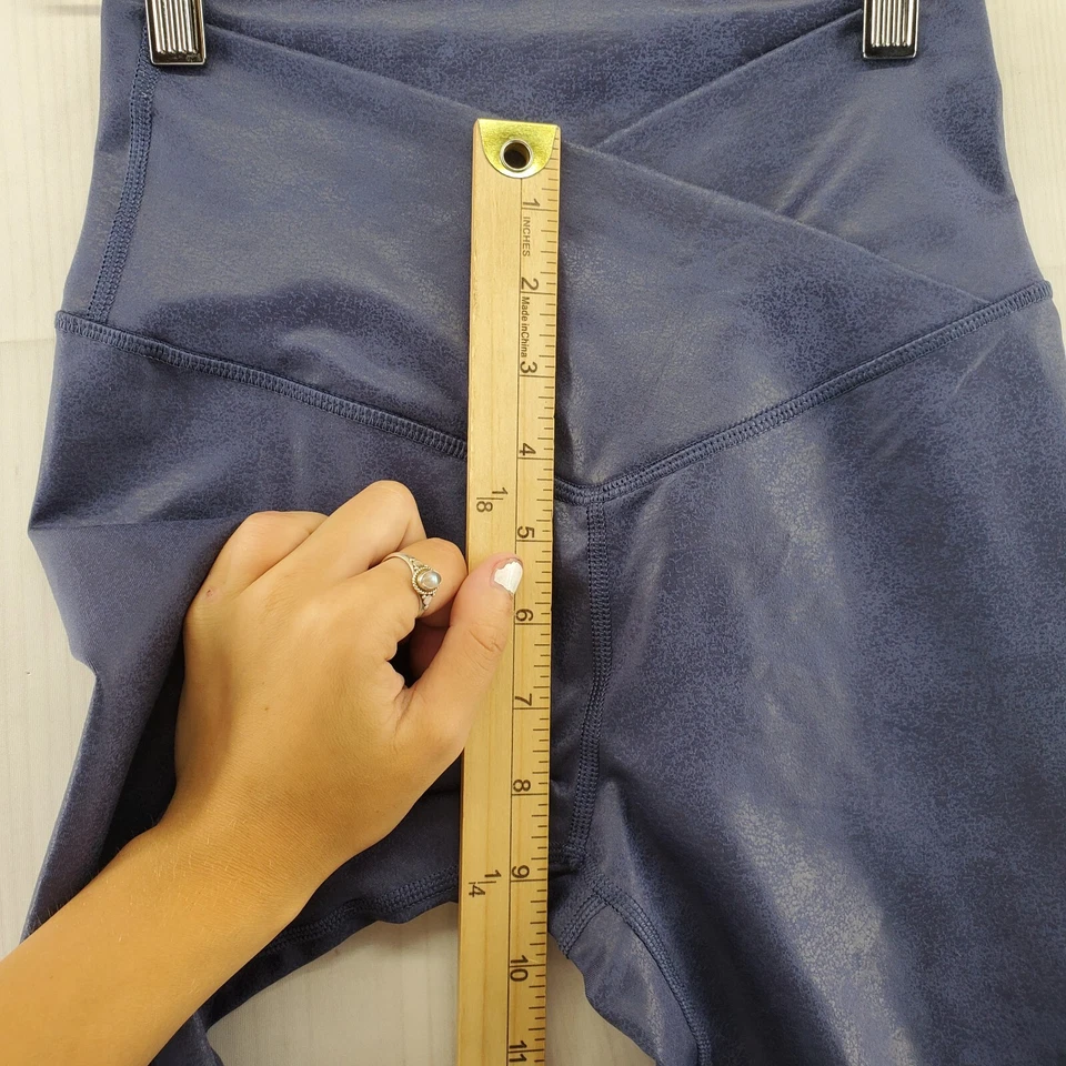 Offline by Aerie Leggings Womens Small Faux Leather Textured Ankle Crossover - Imagem 4 de 4