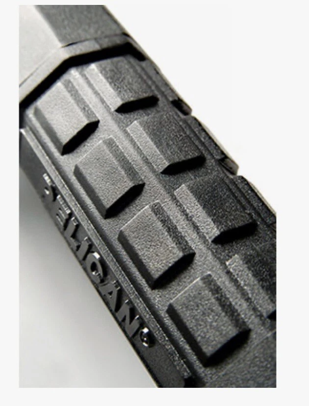 Linterna LED táctica Pelican 7060, 1 batería 18650, 535 lúmenes, negra Foto 2 de 2