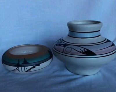 Two NAVAJO Pots From The Monument Valley,Cedar Mesa Area Dimensions In Descript.