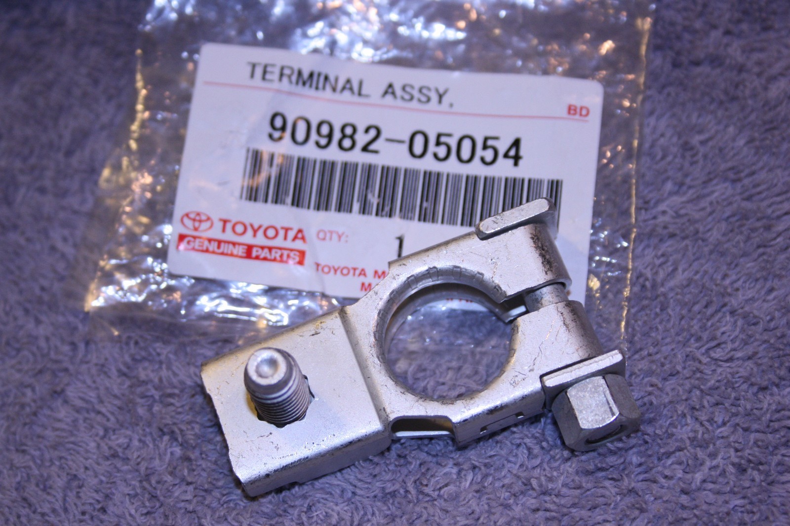 9098205054 Positive Battery Terminal Genuine Toyota / Lexus / Scion