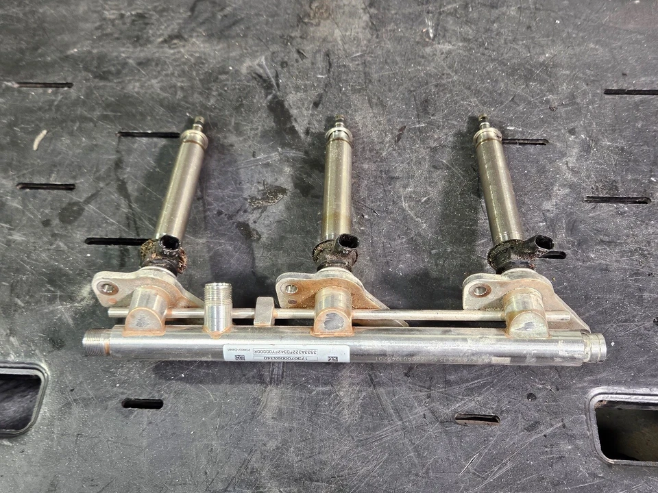 17-20 MERCEDES SLC43 GLE43 C43 E43 MOTOR AMG RIELES INYECTORES COMBUSTIBLE DERECHO E IZQUIERDO Foto 4 de 4